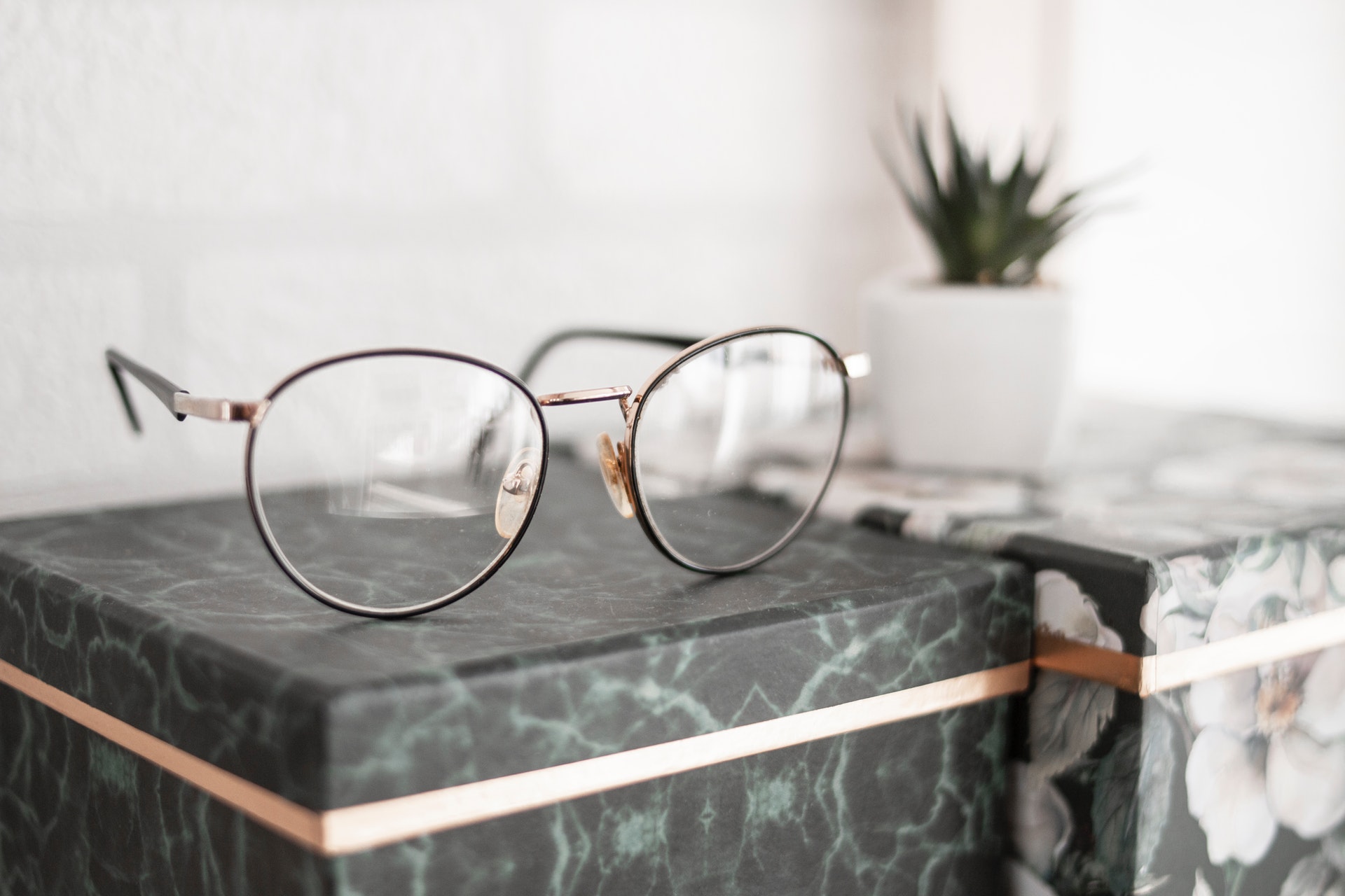 Are No-Line Bifocals and Progressive Lenses Right for Me?